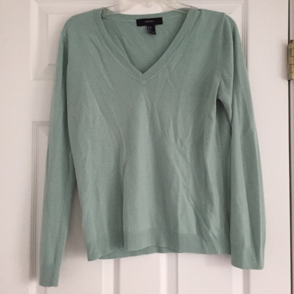 Forever 21 Long Sleeve V Neck Sweater size Large